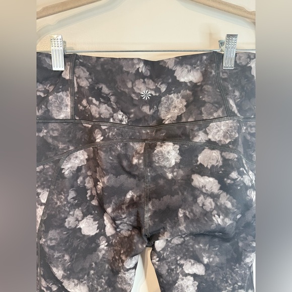 Athleta Women’s Frozen Floral Gray Rainier Printed Tights - Size Medium - Picture 3 of 7